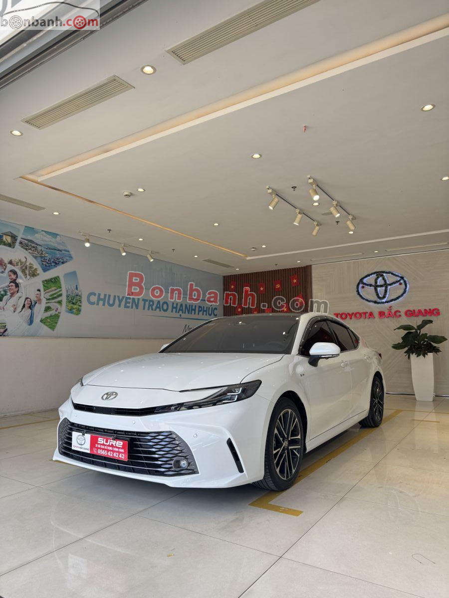 Toyota Camry 2.5 HEV Top 2025 - 1 Tỷ 420 Triệu