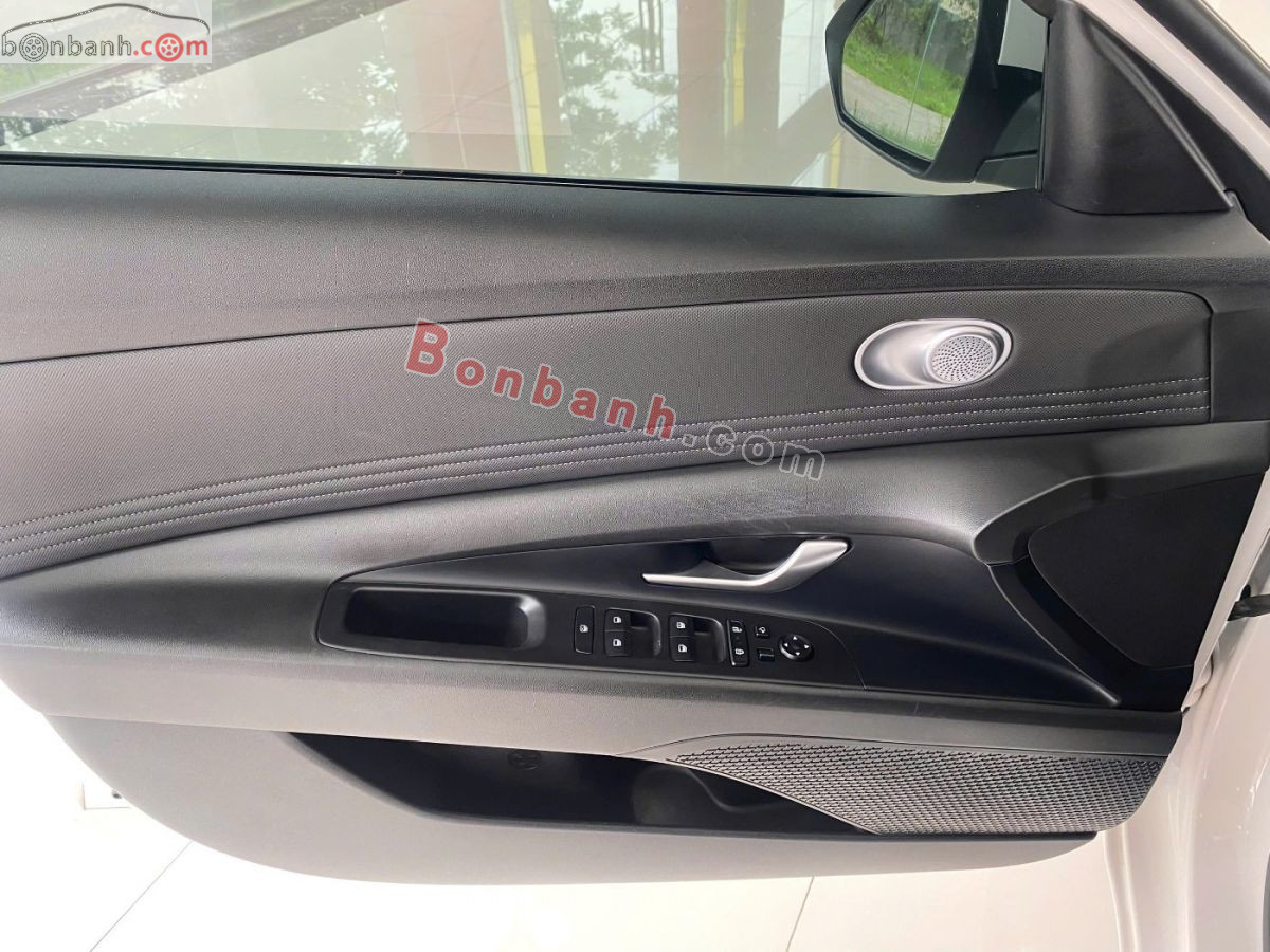 Hyundai Elantra 1.6 AT Đặc biệt 2024 - 588 Triệu 10