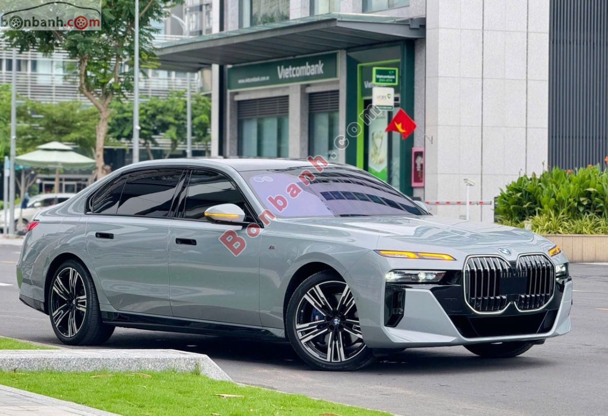 BMW 7 Series 735i M Sport 2023 - 3 Tỷ 599 Triệu