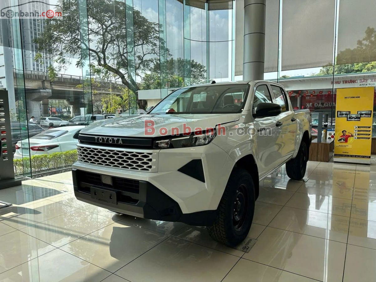 Toyota Hilux Standard 2.8L 4x2 MT 2026