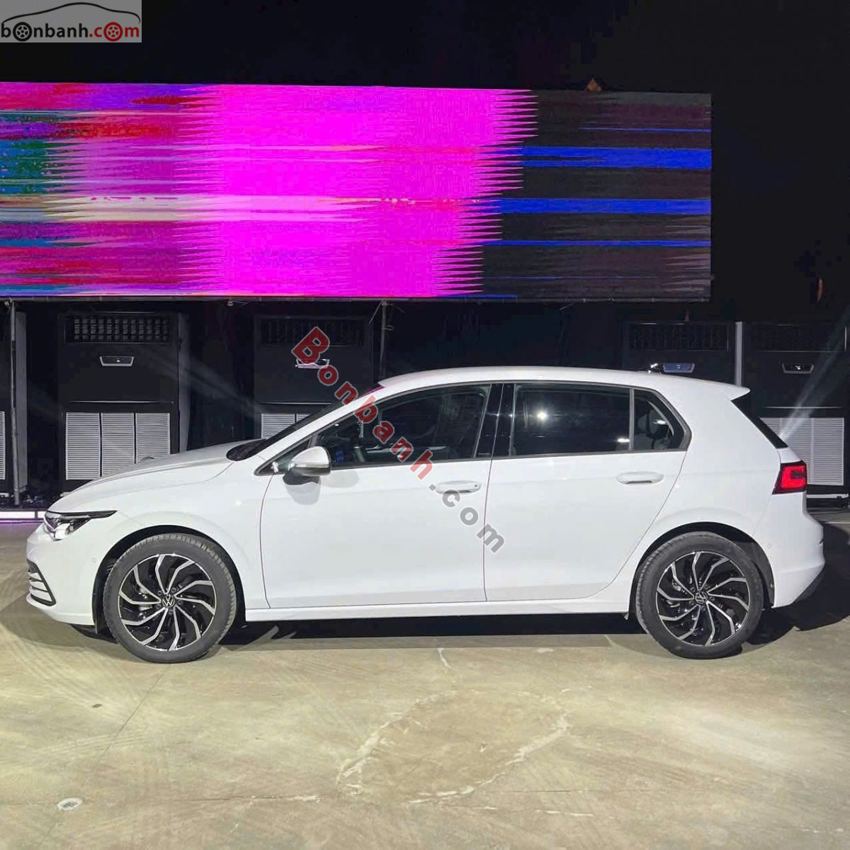 Volkswagen Golf 1.5 eTSI Life 2025 - 798 Triệu 2