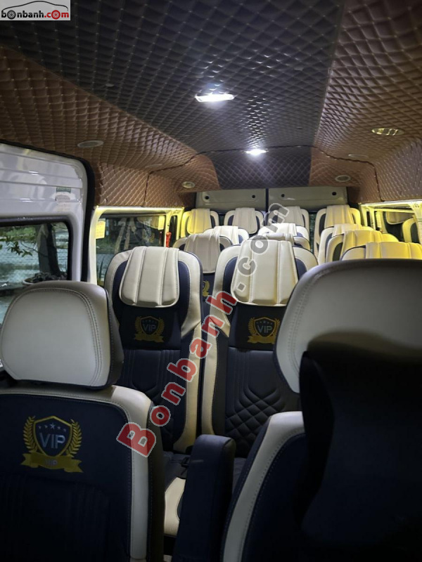 Ford Transit Tiêu chuẩn 2023 - 560 Triệu 10