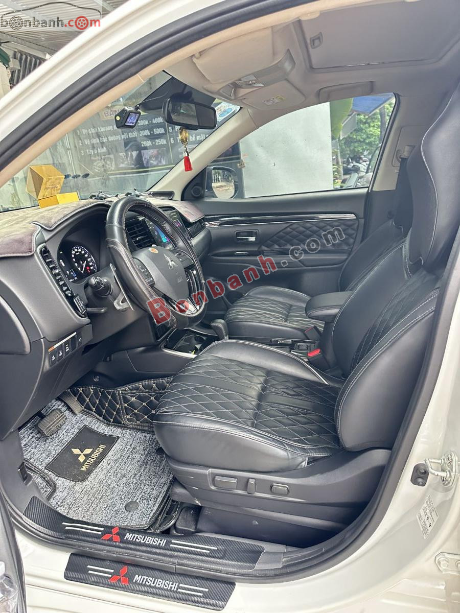 Mitsubishi Outlander Premium 2.0 CVT 2023 - 699 Triệu 5