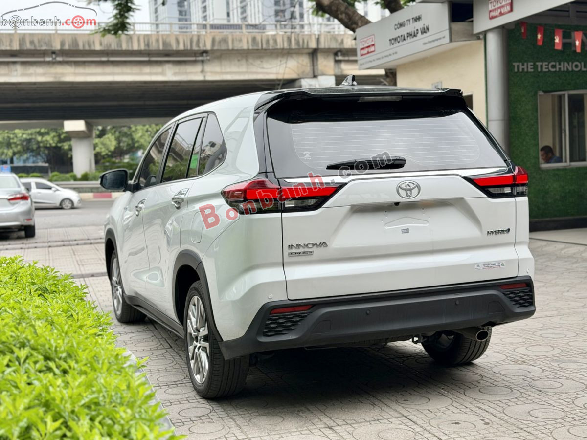 Toyota Innova Cross HEV 2.0 CVT 2024 - 910 Triệu 6