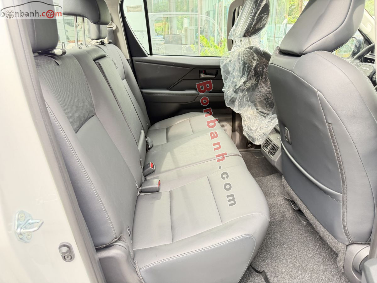 Toyota Hilux Trailhunter 2.8L 4x4 AT 2026 - 903 Triệu 9