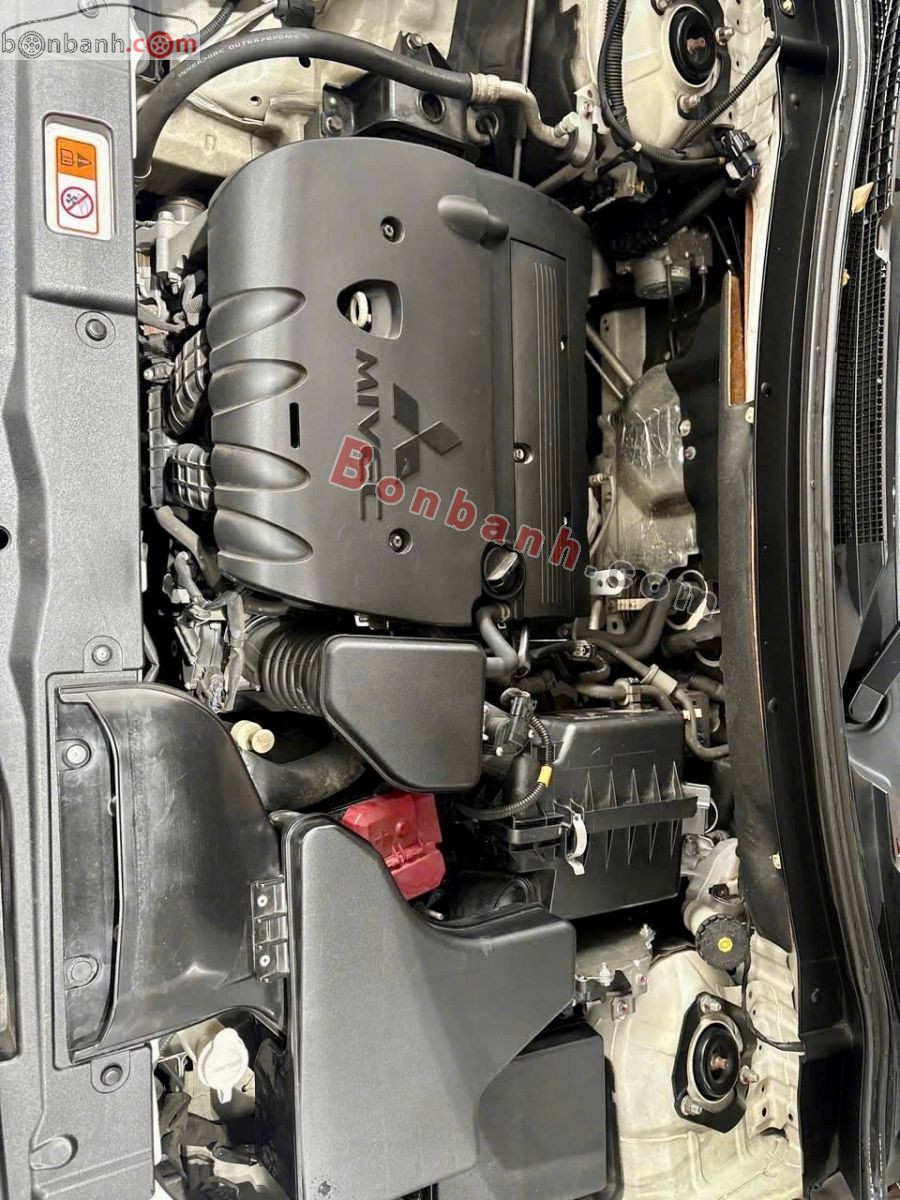 Mitsubishi Outlander 2.0 CVT Premium 2018 - 550 Triệu 9