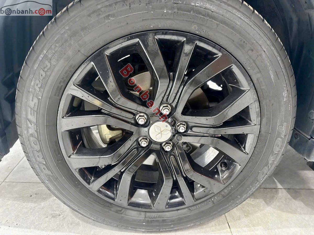 Mitsubishi Outlander 2.0 CVT Premium 2018 - 550 Triệu 10