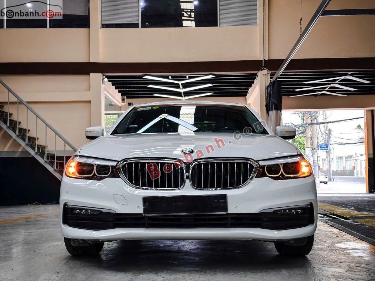 BMW 5 Series 520i 2018 - 888 Triệu