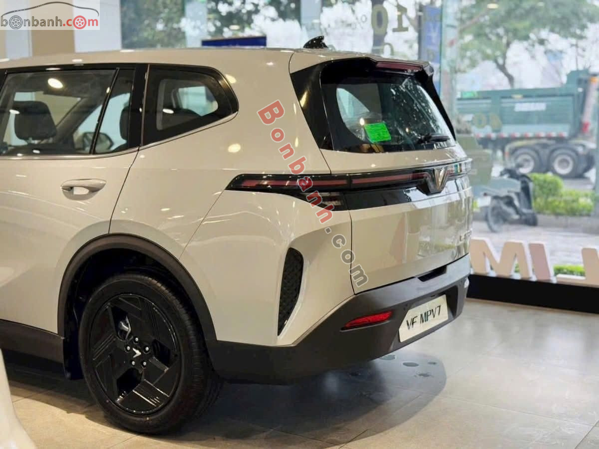 VinFast VF MPV 7 AT 2026 - 670 Triệu 2