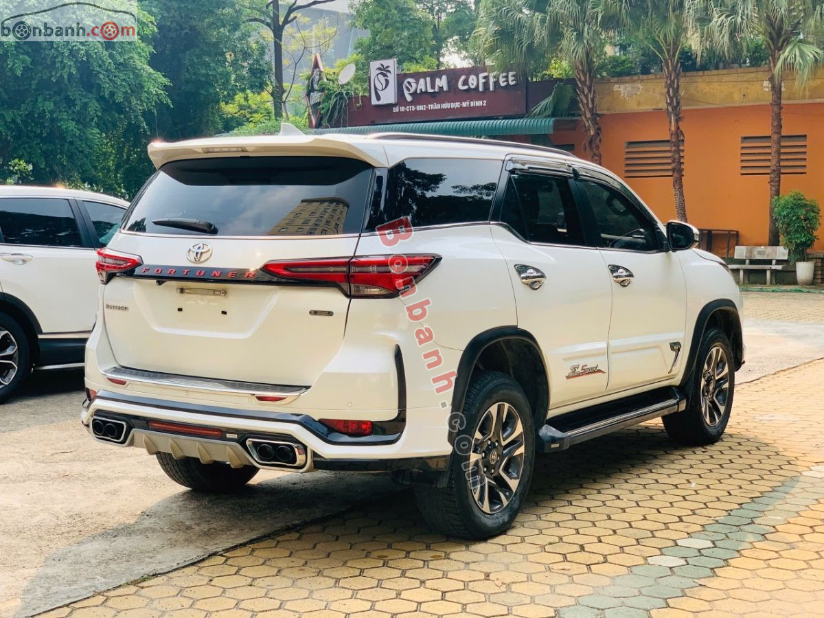 Toyota Fortuner 2.8V 4x4 AT Legender 2021 - 1 Tỷ 60 Triệu 3