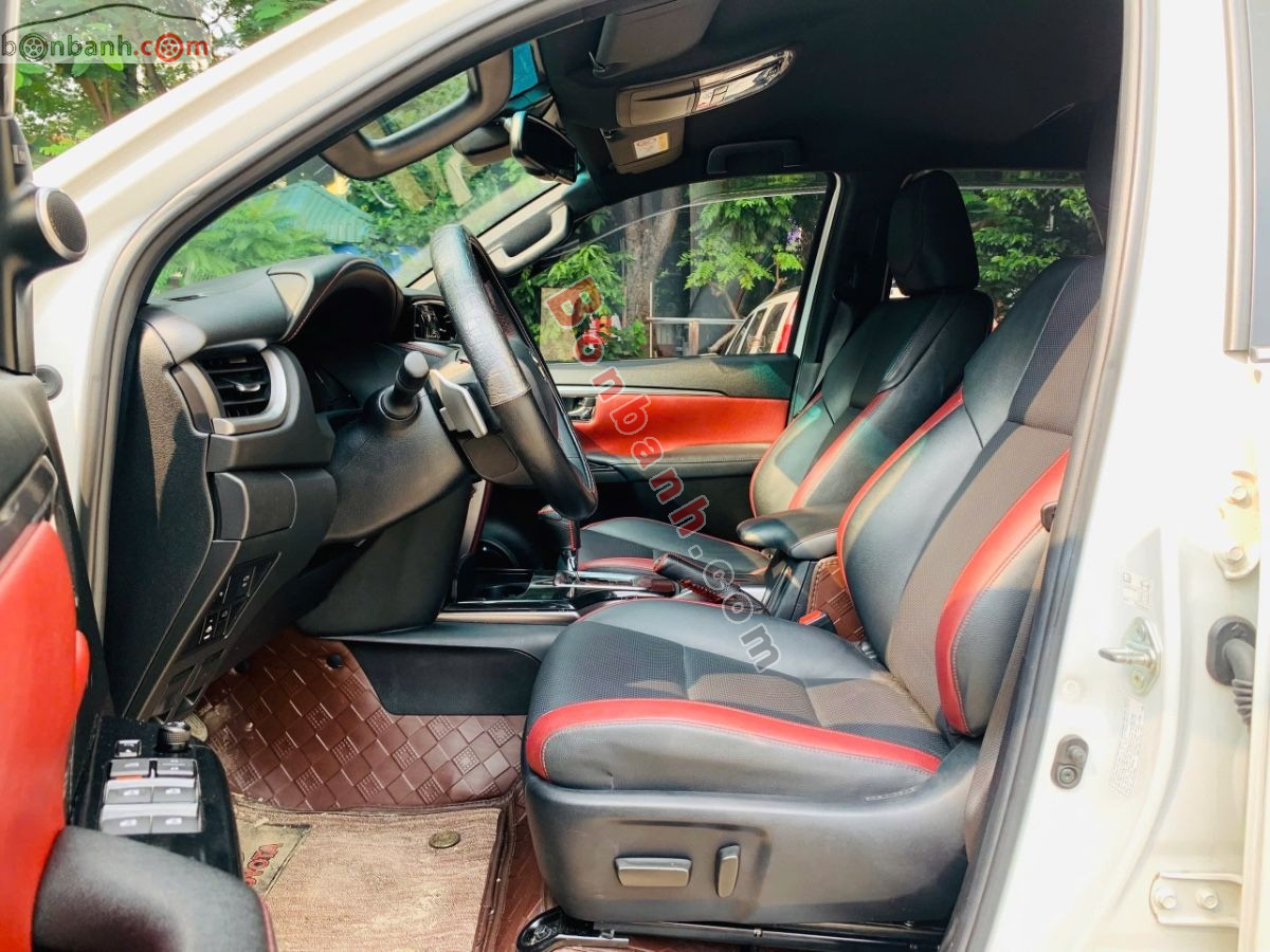 Toyota Fortuner 2.8V 4x4 AT Legender 2021 - 1 Tỷ 60 Triệu 4