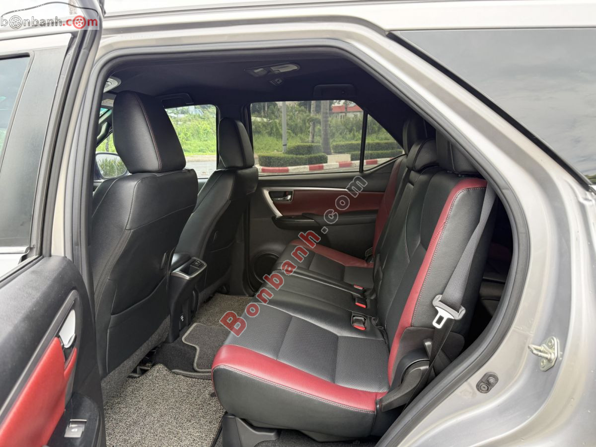 Toyota Fortuner Legender 2.8L 4x4 AT 2022 - 965 Triệu 10