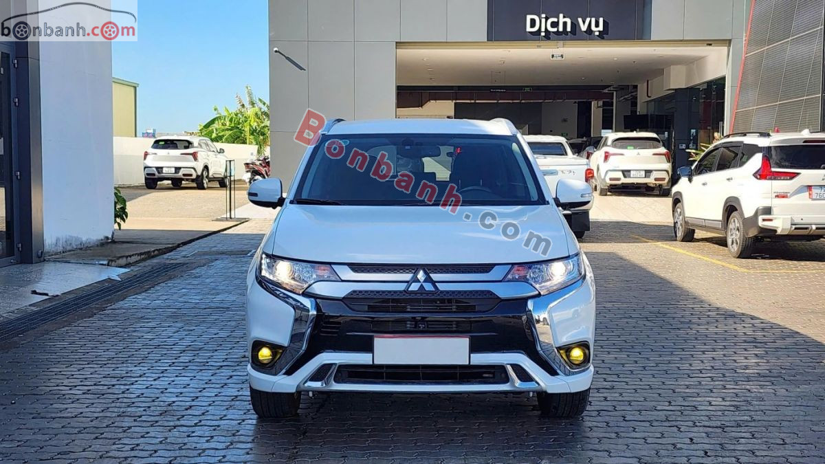 Đánh giá Mitsubishi Outlander: Hộp số êm như xe sang, tăng tốc không phải thế mạnh